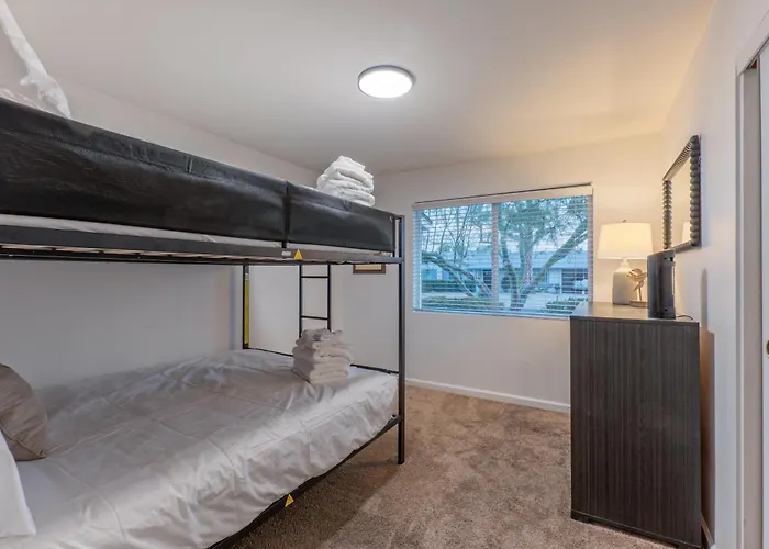 Stylish 3br Retreat With Backyard Oasis Near Old Town Holiday home