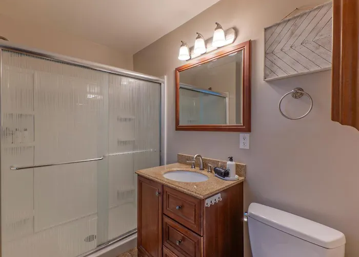 Stylish 3br Retreat With Backyard Oasis Near Old Town Holiday home