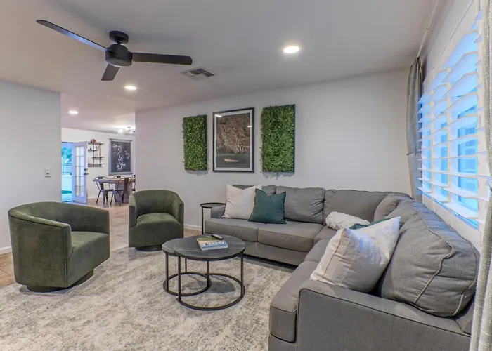 Stylish 3br Retreat With Backyard Oasis Near Old Town *