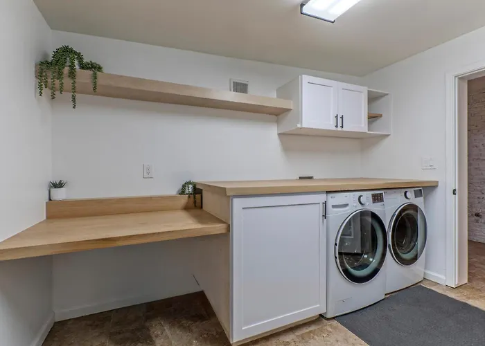 Stylish 3br Retreat With Backyard Oasis Near Old Town Scottsdale