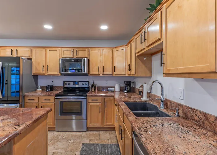 Stylish 3br Retreat With Backyard Oasis Near Old Town Scottsdale