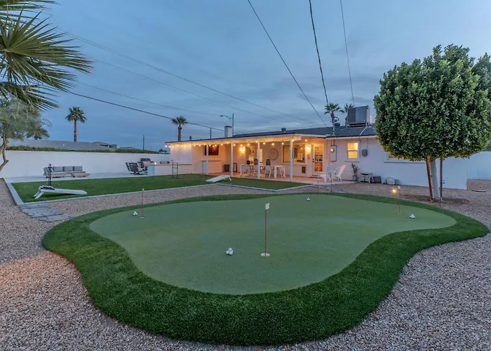 Stylish 3br Retreat With Backyard Oasis Near Old Town *