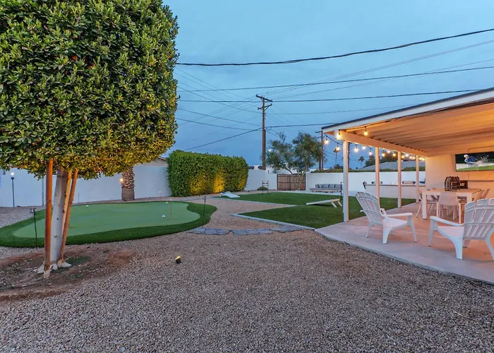 Stylish 3br Retreat With Backyard Oasis Near Old Town *