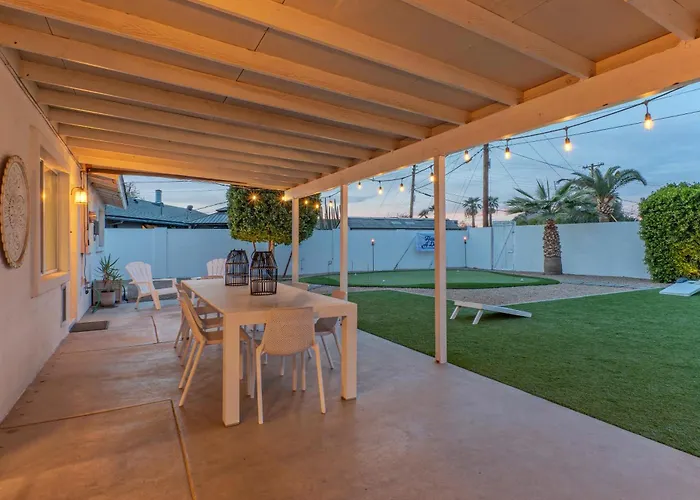 Stylish 3br Retreat With Backyard Oasis Near Old Town Holiday home
