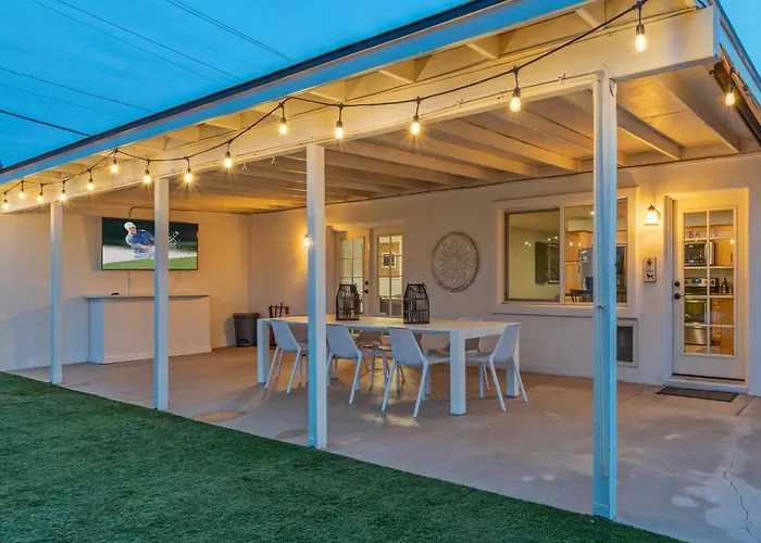 Holiday home Stylish 3br Retreat With Backyard Oasis Near Old Town