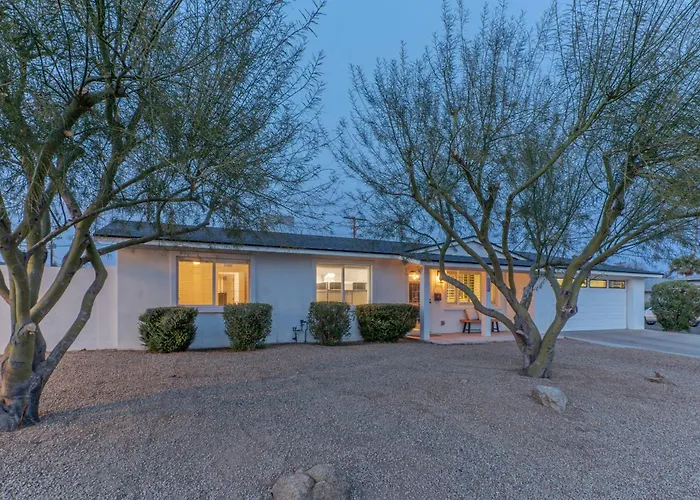 Holiday home Stylish 3br Retreat With Backyard Oasis Near Old Town